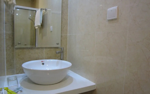 Gia Bao Ngoc Hotel by OYO Rooms