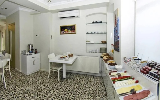 The Little House Hostel