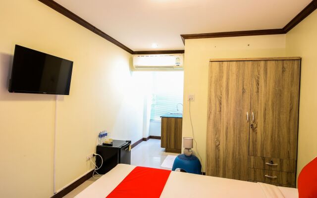 OYO 118 Beach Walk Stay