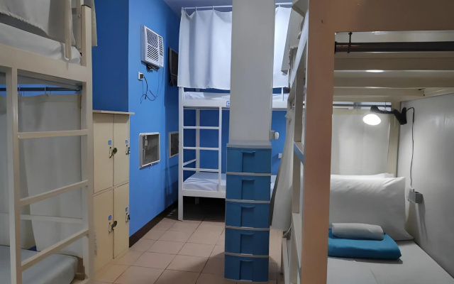 Crossroads Hostel Manila