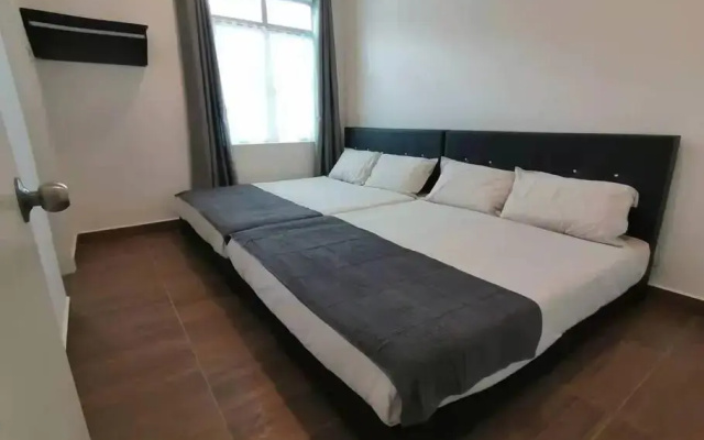 Cameron top31 golden hills night market homestay