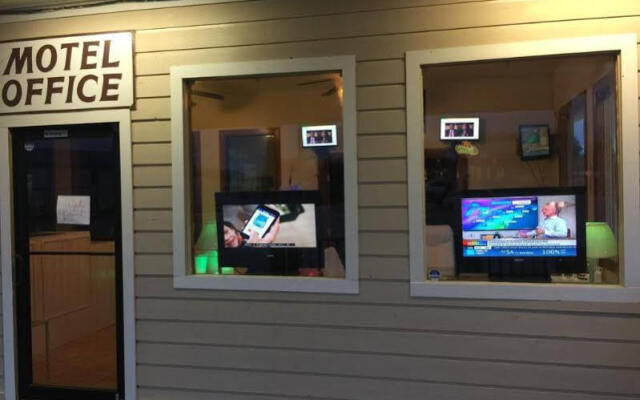 Knights Inn - George West