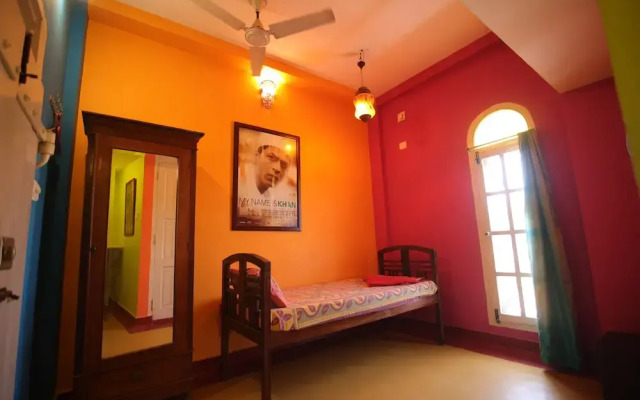 Holi-Wood Guesthouse