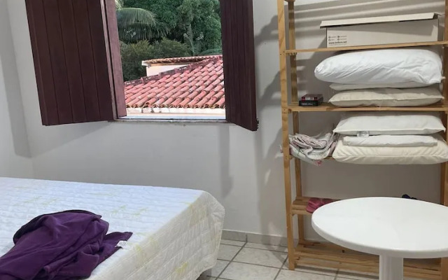 Quarto na praia com cama de casal