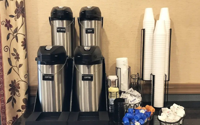 Best Western Dekalb Inn & Suites