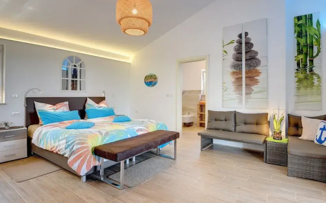 Villa in Novigrad With Pool Near Beach