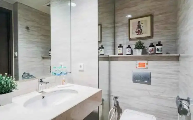 The Cabin Apartment Unit 9B07