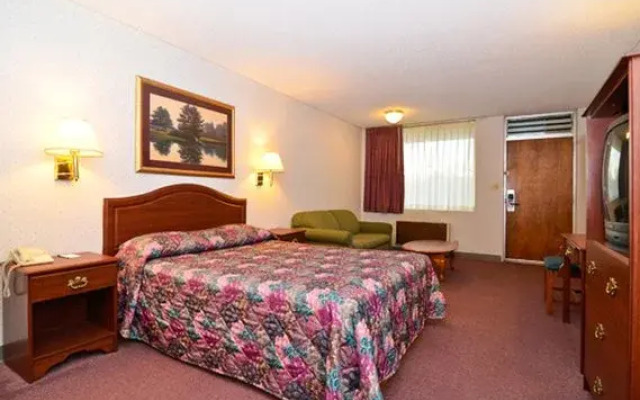 Econo Lodge Inn & Suites Salina