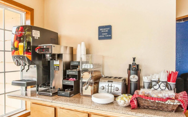 Rodeway Inn & Suites Hwy 217 & 26 W