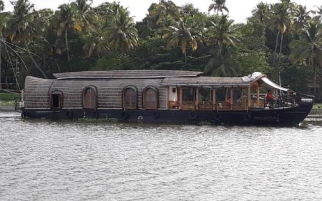 Royal Life Houseboat