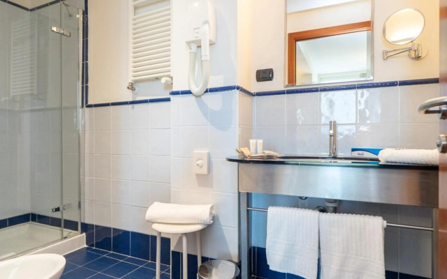 Hotel Embassy & Boston