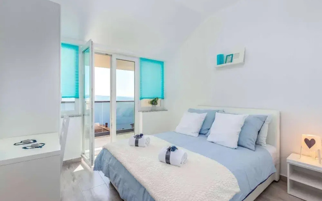 Charming Villa in Dramalj with Hot Tub