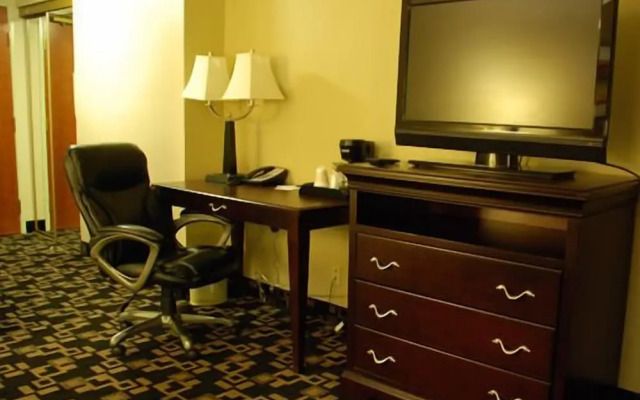The Plaza Hotel & Suites Winona