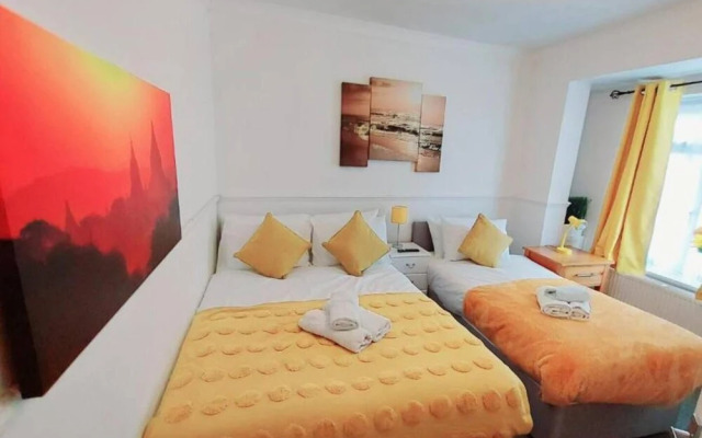 Gilling Villa Remarkable 4-bed House in Gillingham