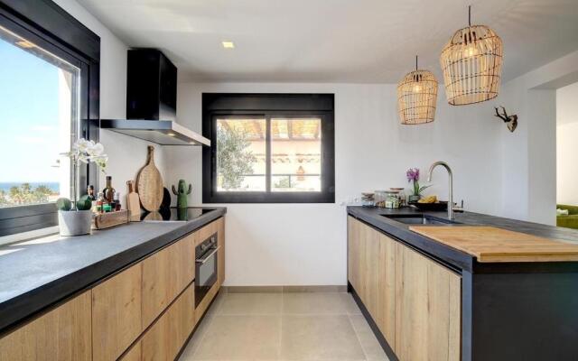 Renovated townhouse San Roque 85