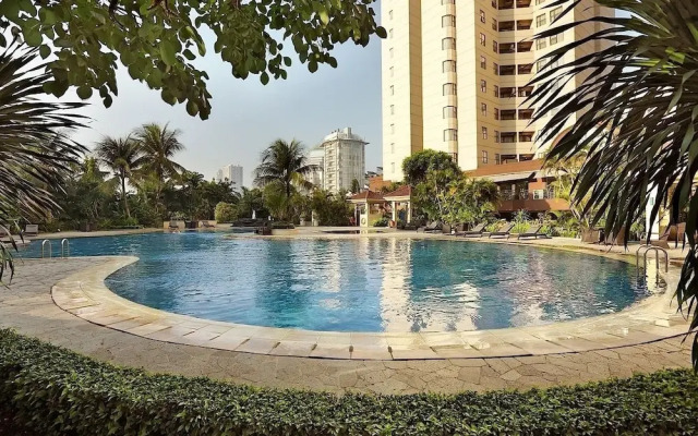 Strategic 3BR Apt at Sudirman Tower Condominuim