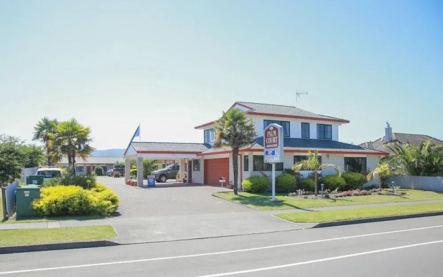 Bk's Palm Court Motor Lodge