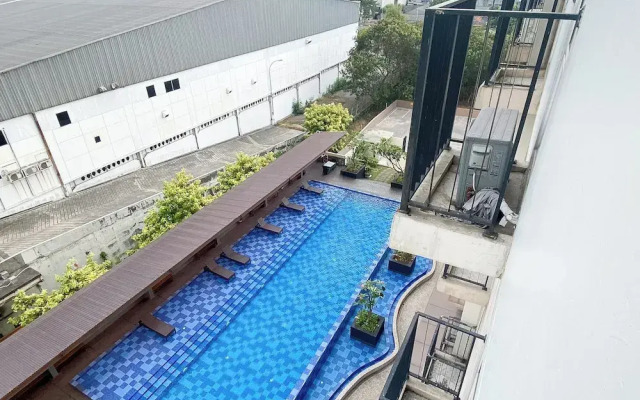 Modern Look and Restful Studio at Azalea Suites Apartment