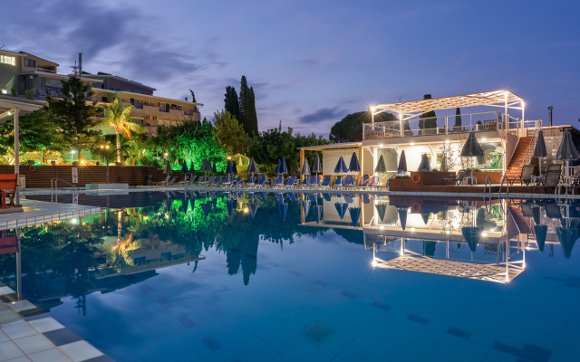 Koukounaria Hotel & Suites