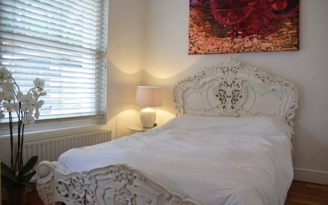 Modern 1 Bedroom Flat in Maida Vale