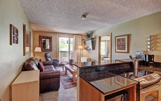Amazing Ski in-out Condo With Mountain Views - FP114 by RedAwning
