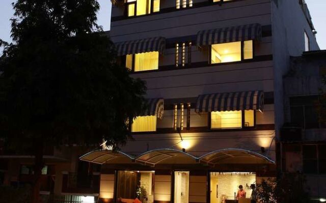 Stallen Suites Nehru Place by FabHotels