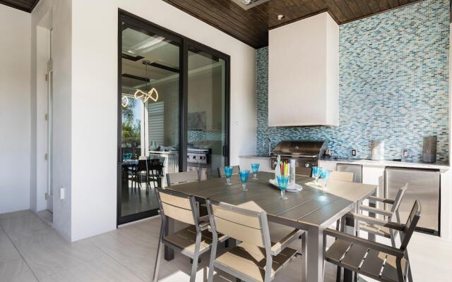 W318: 9 Bed, Avengers, Aladdin, Superhero Arcade