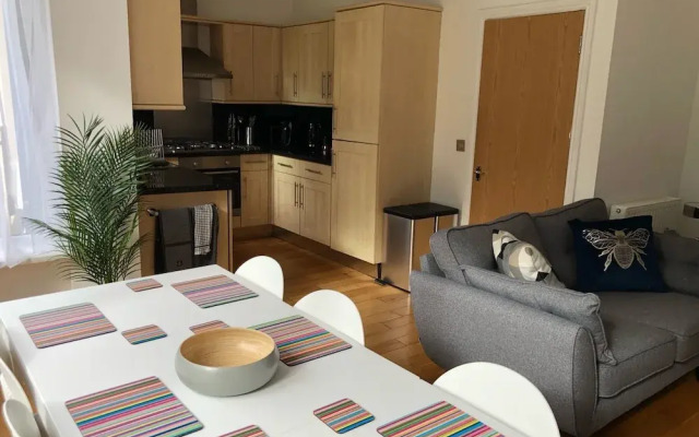 Apartmentsleeps6-balcony-freep-whiterabbitretreat