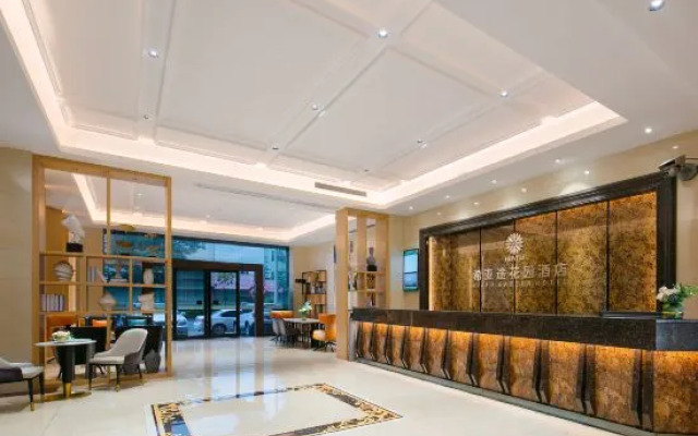 Xiyatu Huayuan Hotel (Zhongshan Ancient Town Lihe Light Rail Station Store)