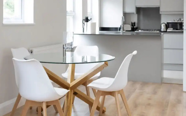 2 Bedroom Apartment near Town Center