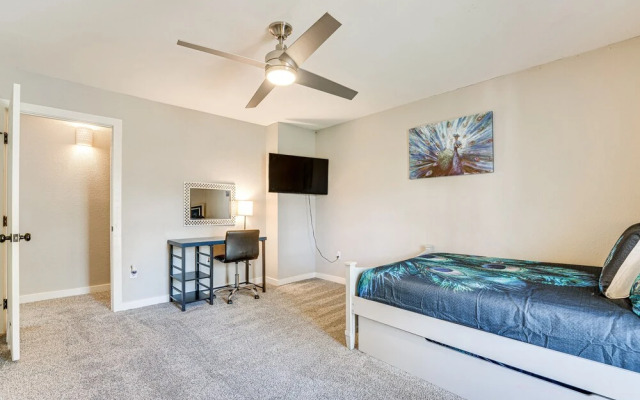 Seguin Riverfront Retreat: Fishing Dock + Kayaks!