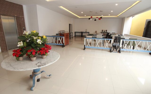 Summer Quest Hotel