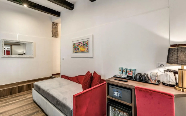 Tritone Top House