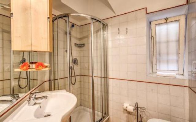 Coronari stylish apartment