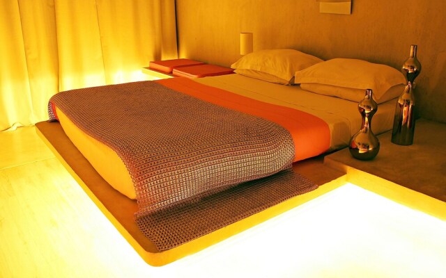 Cocoon Hotel & Lounge