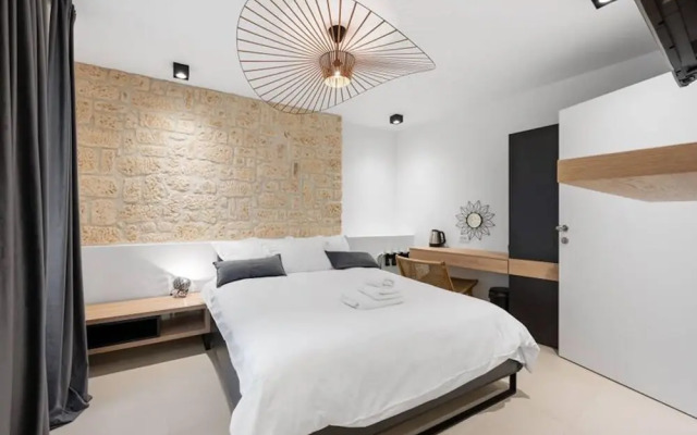 Deluxe City Room For 2 Free Parking