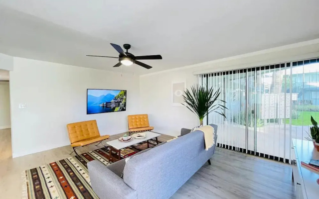 Walkable OTS Mid Century Condo-Pool