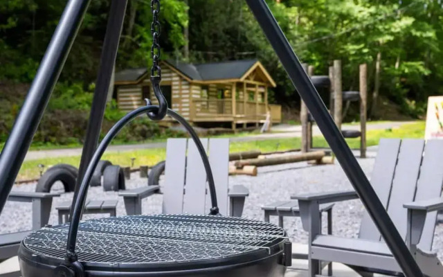 Group Getaway, Modern Cabins Sleep 16, Gatlinburg