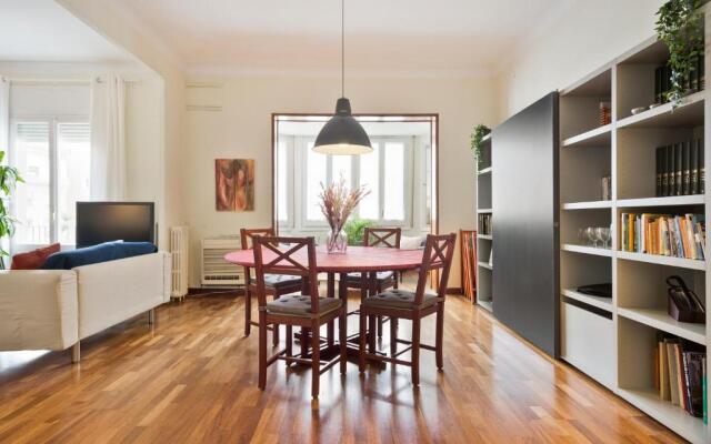 Large & beautiful apartment 4min from Passeig de Gràcia
