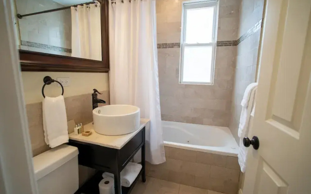 Old Town Suites Operated by Roscoe Village Guesthouse
