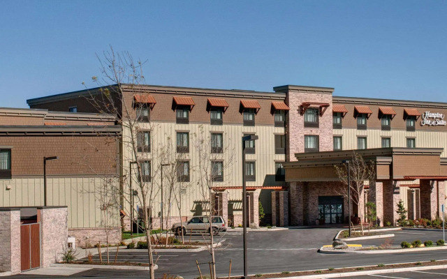 Hampton Inn and Suites Astoria