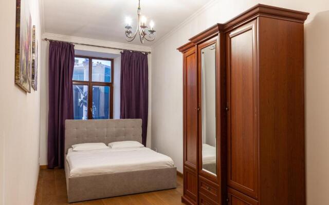 Romari площа Міцкевича