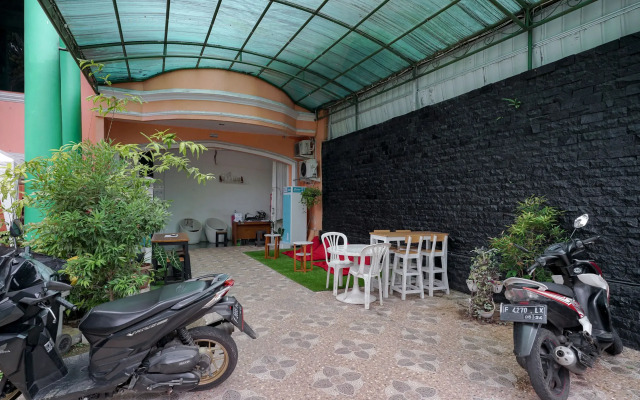 RedDoorz Syariah near Exit Toll Puncak