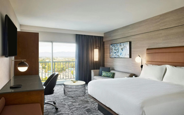 Courtyard by Marriott Los Angeles - Sherman Oaks
