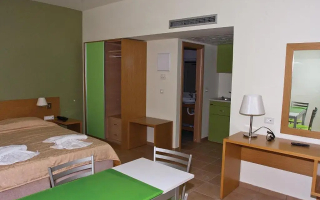 Athina Beach Hotel