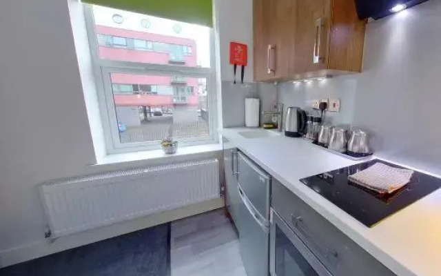 CovStays – Victoria House - Deluxe Studios in Coventry City Centre