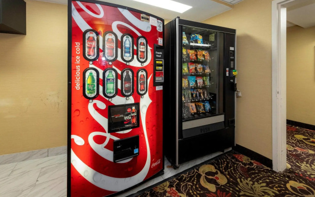 Red Roof Inn PLUS+ Newark Liberty Airport - Carteret