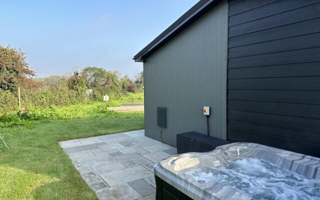 Swanlake Lodge - 3 Bedroom Holiday Home - Penally