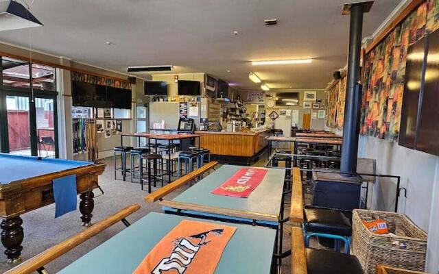 White Horse Inn Restaurant & Motel