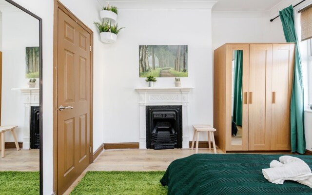Donatello Rooms Aldgate